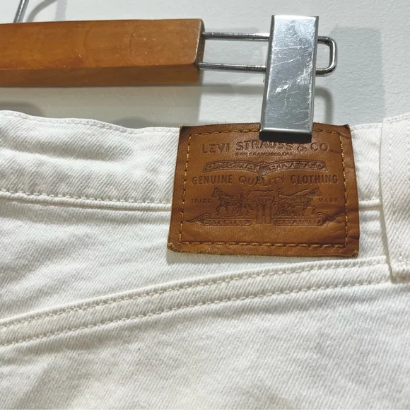 Levi's Ribcage White Denim Frayed Cutoff Distressed High Waist 3 inch Shorts 31 - Picture 6 of 7